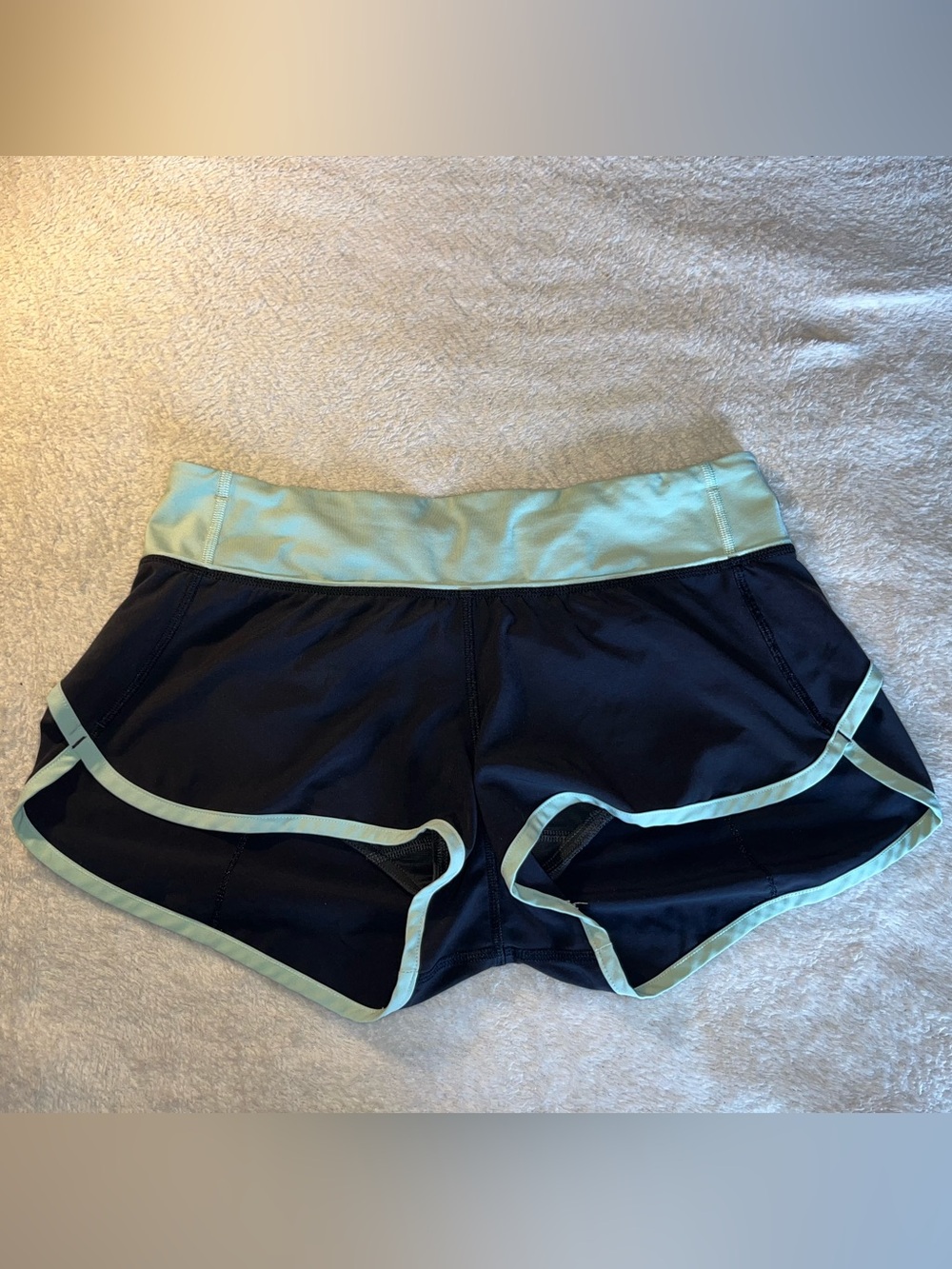 Lululemon Speed Up Running Shorts Mint Green/Black Zip Pocket Workout Sz 6
